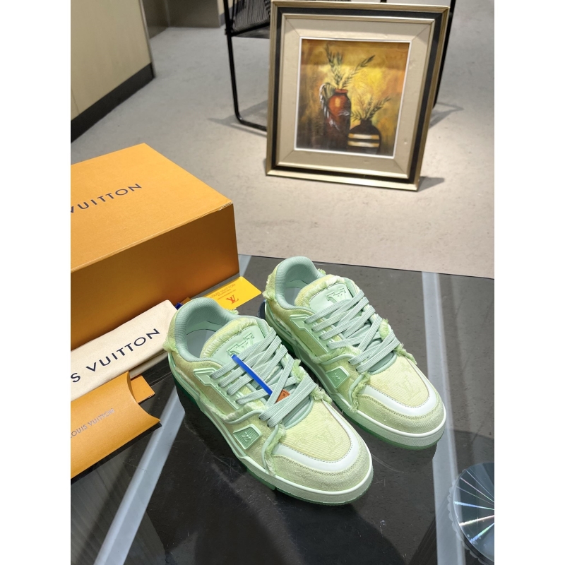l**is V*t*n sneakers